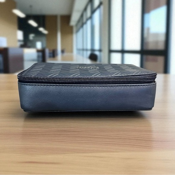 MISSONI Delta One First Class Amenity Kit Sealed Unopened Travel Navy New - Picture 15 of 15